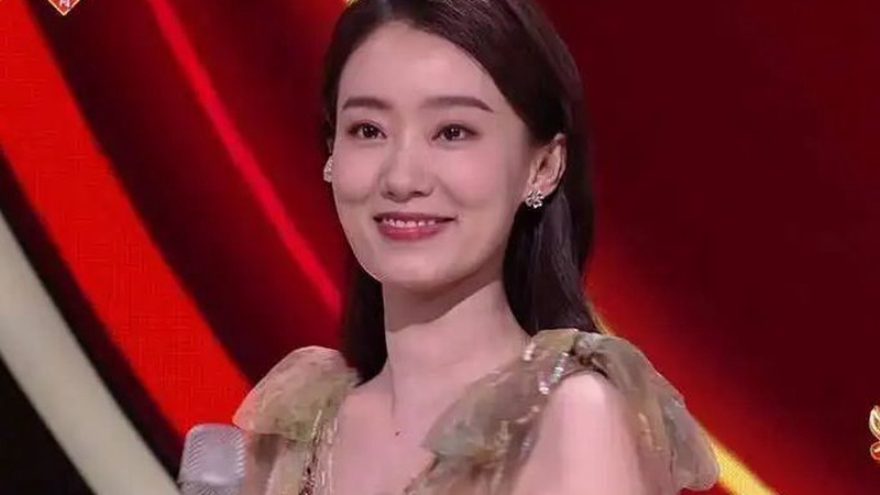 张小斐新剧演技翻车引争议，从影后到群嘲仅一步之遥